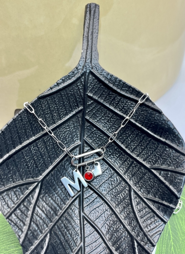 Collier "M"aman rouge – Image 3